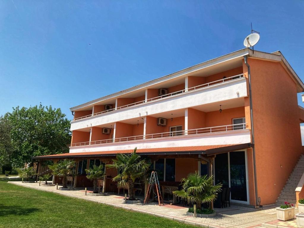 Delfini Holiday Homes Ulcinj Buitenkant foto
