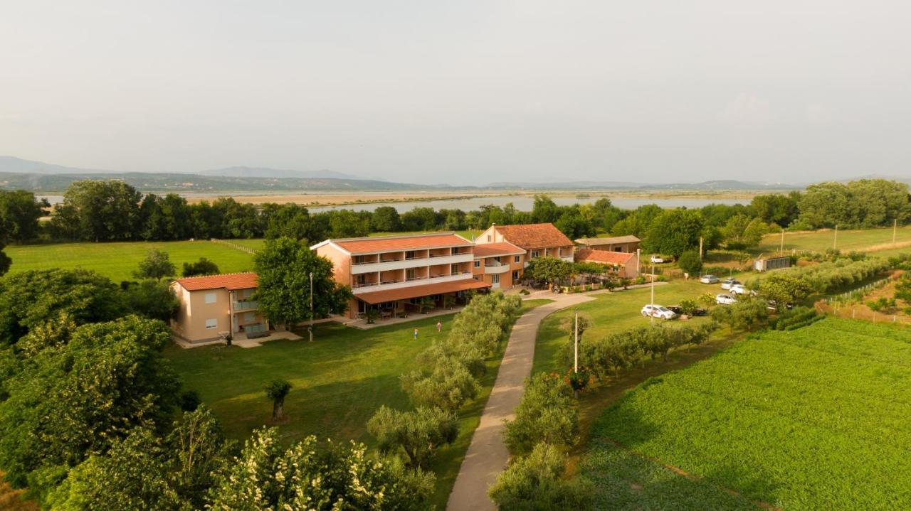 Delfini Holiday Homes Ulcinj Buitenkant foto